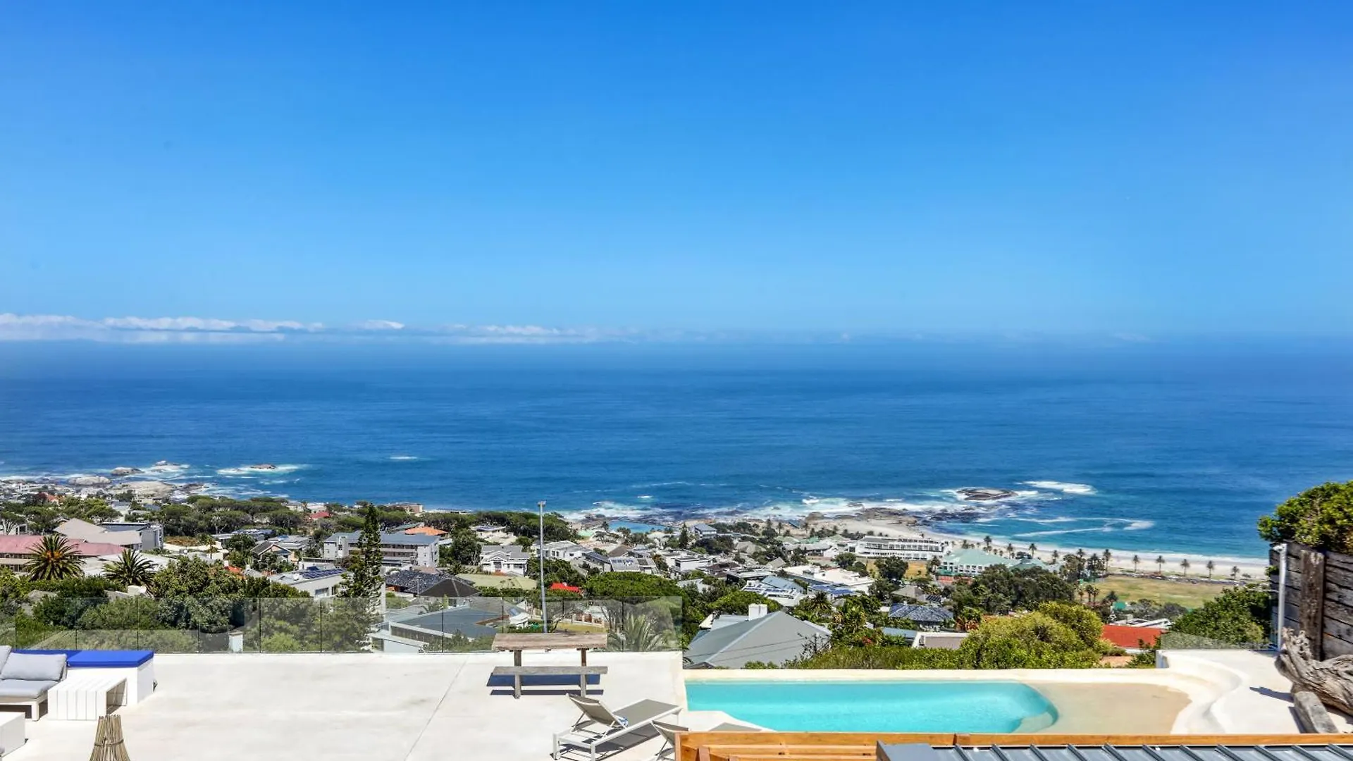 Two Views Villa - 8 Bedrooms, Camps Bay, Ocean Views, Pools Le Cap