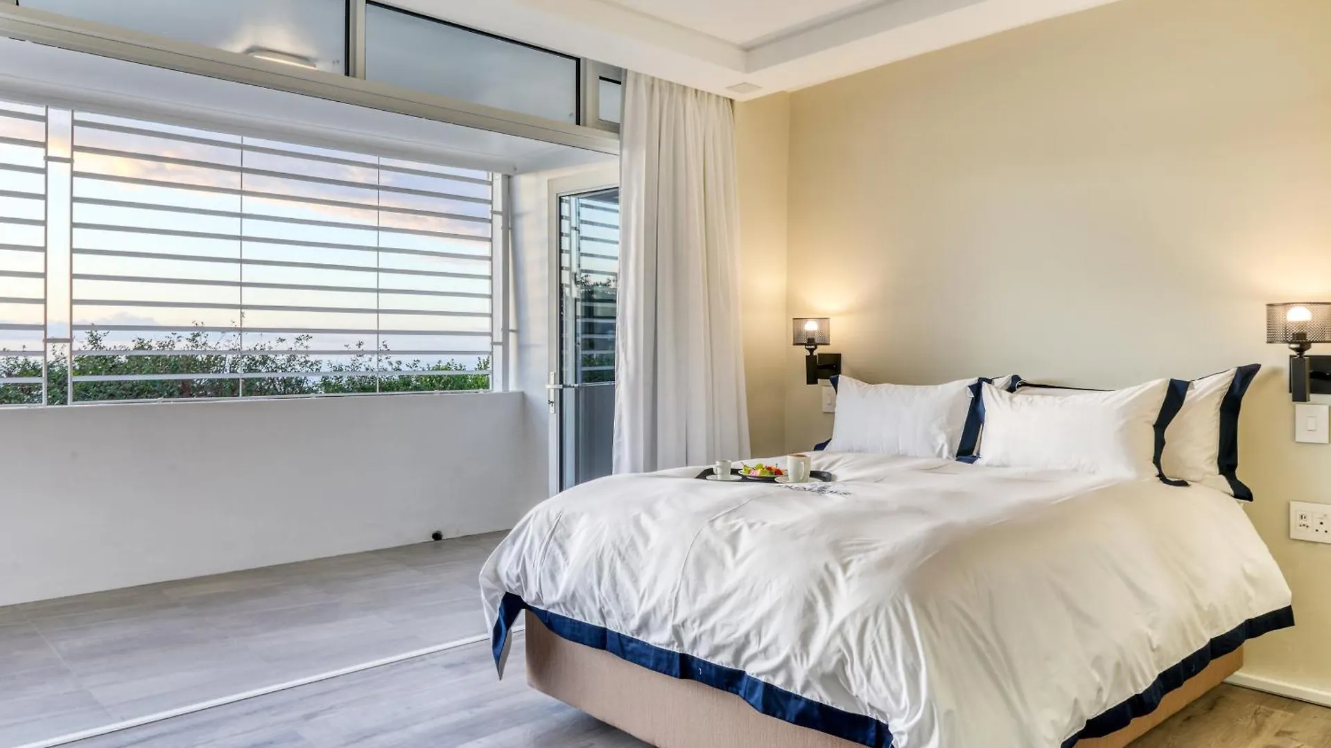 Two Views Villa - 8 Bedrooms, Camps Bay, Ocean Views, Pools Le Cap