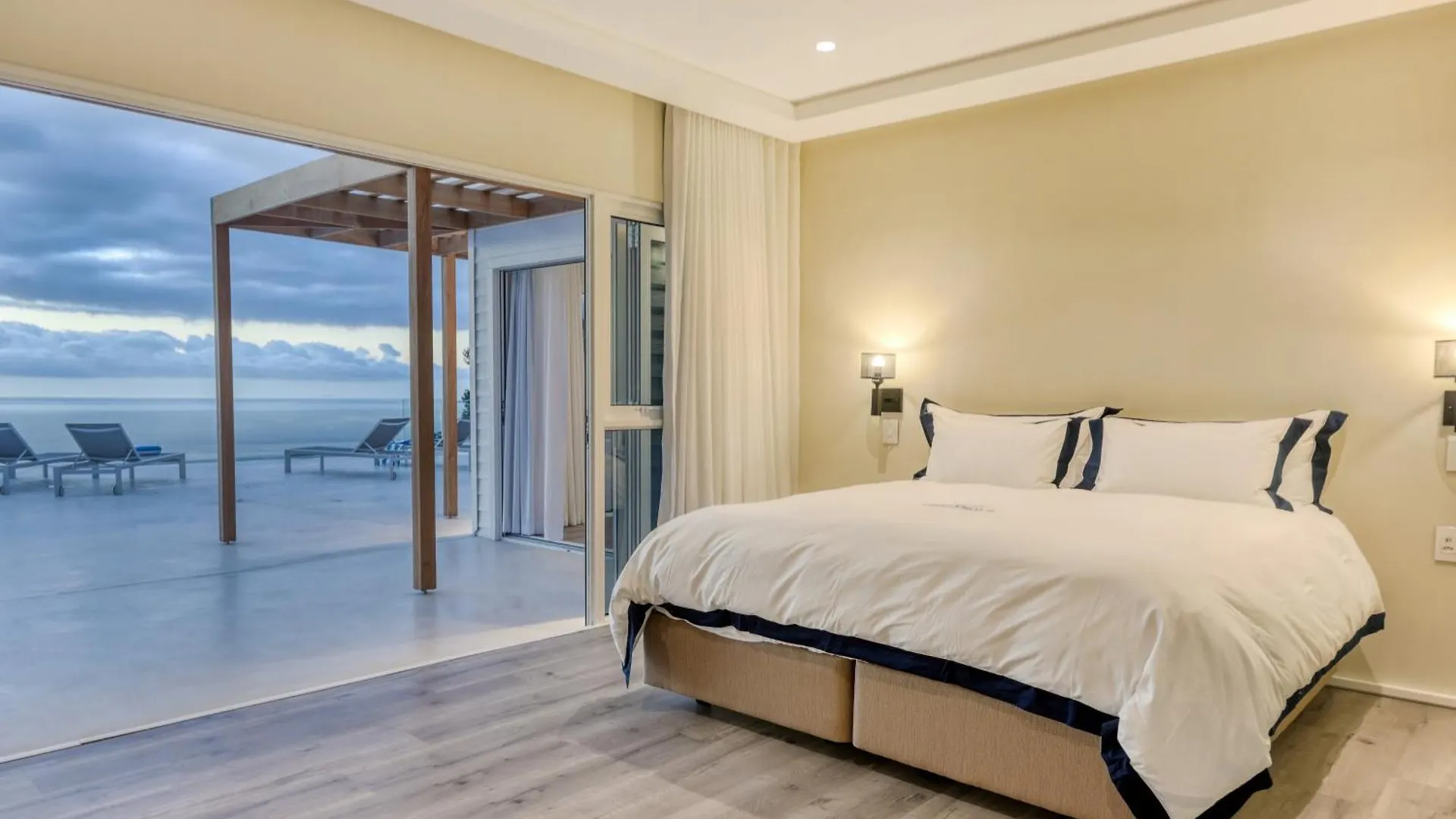 Two Views Villa - 8 Bedrooms, Camps Bay, Ocean Views, Pools Le Cap Afrique du Sud