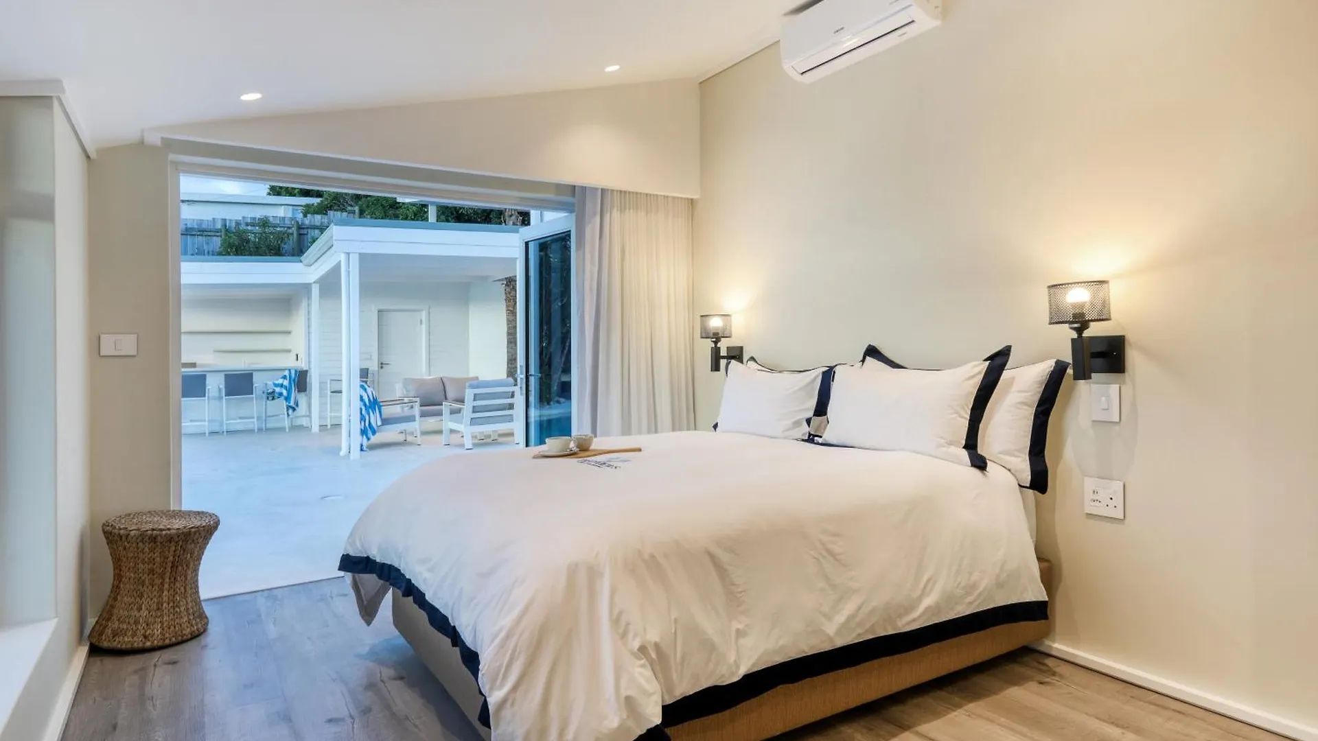 Two Views Villa - 8 Bedrooms, Camps Bay, Ocean Views, Pools Le Cap Afrique du Sud