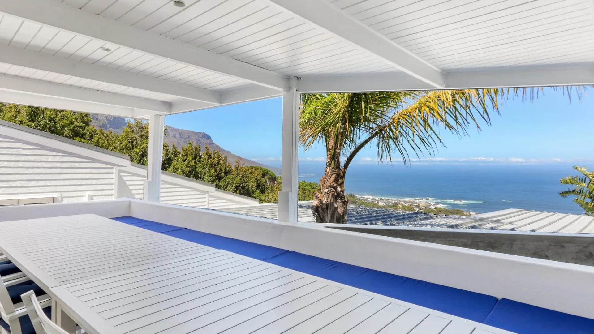Two Views Villa - 8 Bedrooms, Camps Bay, Ocean Views, Pools Le Cap