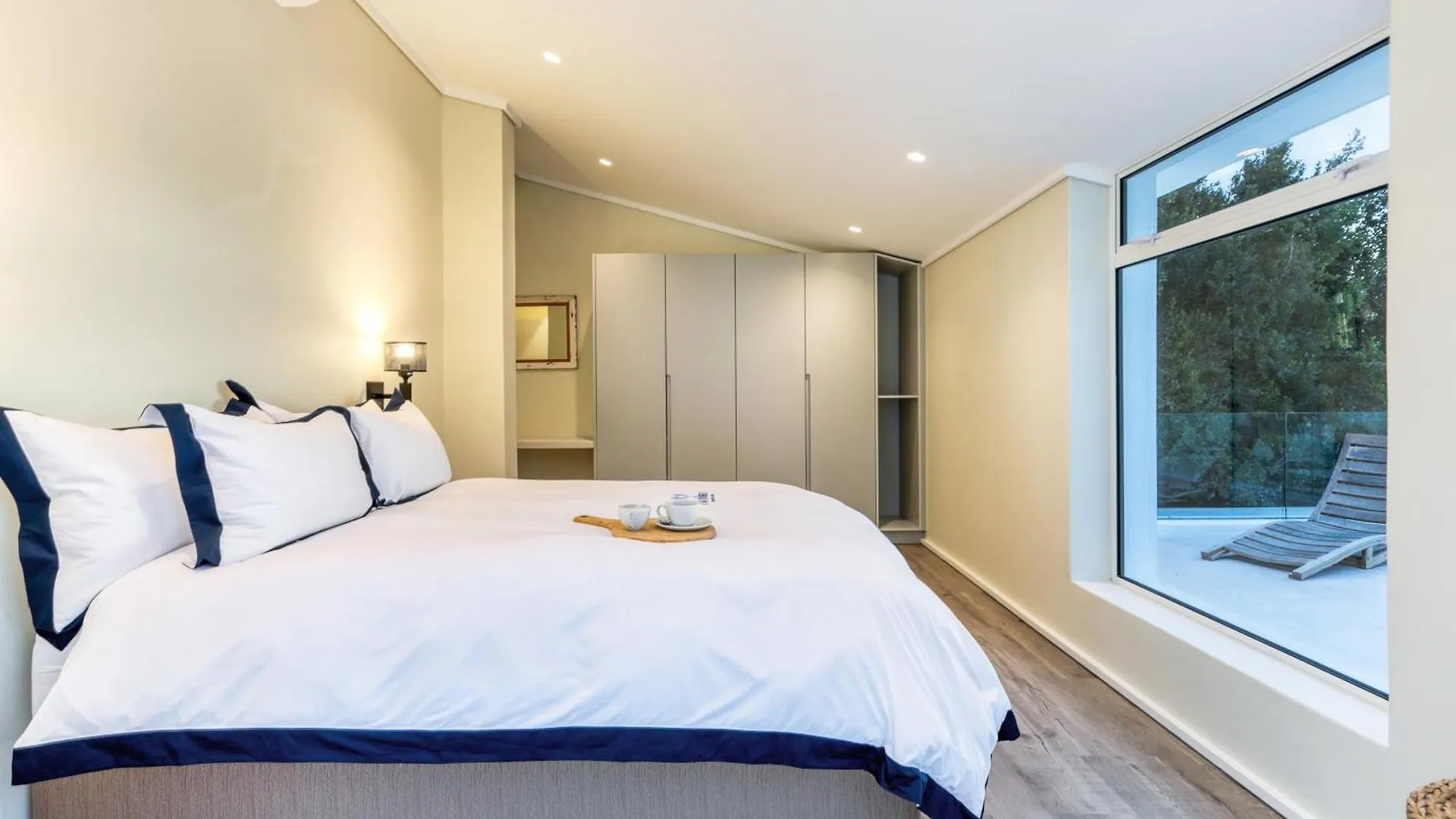 Two Views Villa - 8 Bedrooms, Camps Bay, Ocean Views, Pools Le Cap Afrique du Sud