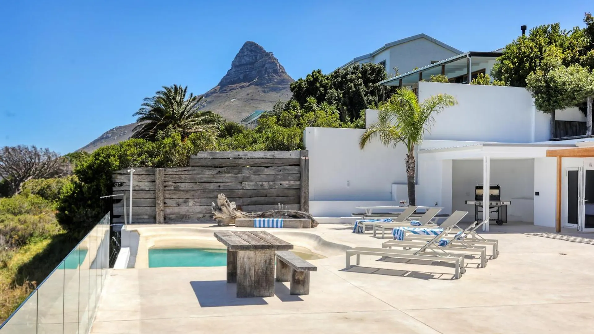 Two Views Villa - 8 Bedrooms, Camps Bay, Ocean Views, Pools Le Cap 0*,  Afrique du Sud