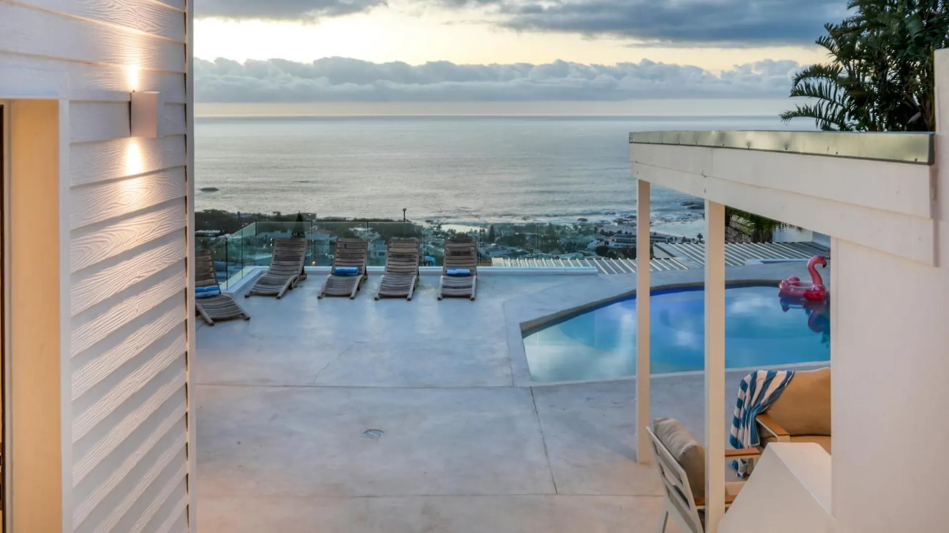 Two Views Villa - 8 Bedrooms, Camps Bay, Ocean Views, Pools Le Cap