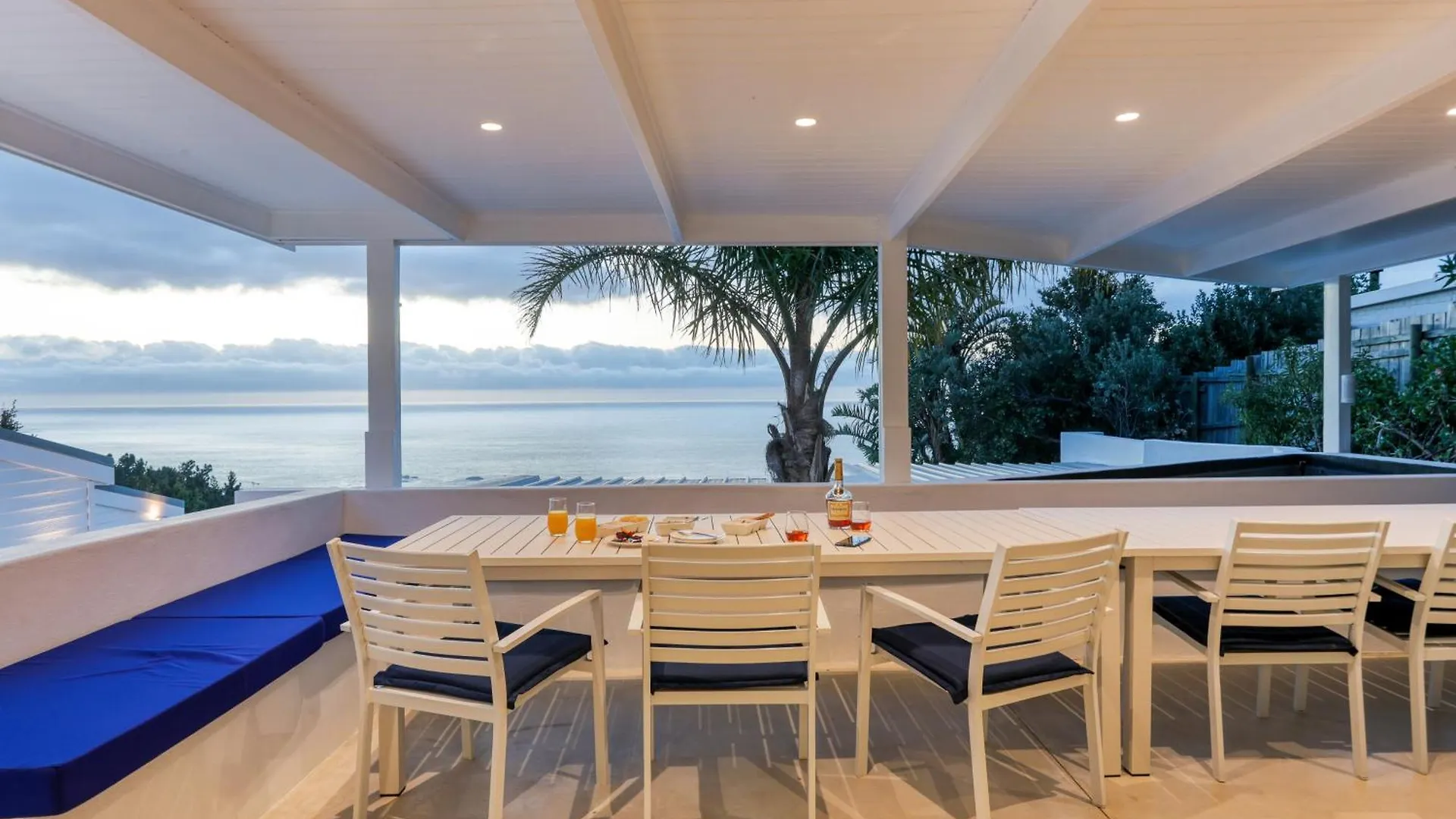 Two Views Villa - 8 Bedrooms, Camps Bay, Ocean Views, Pools Le Cap Afrique du Sud