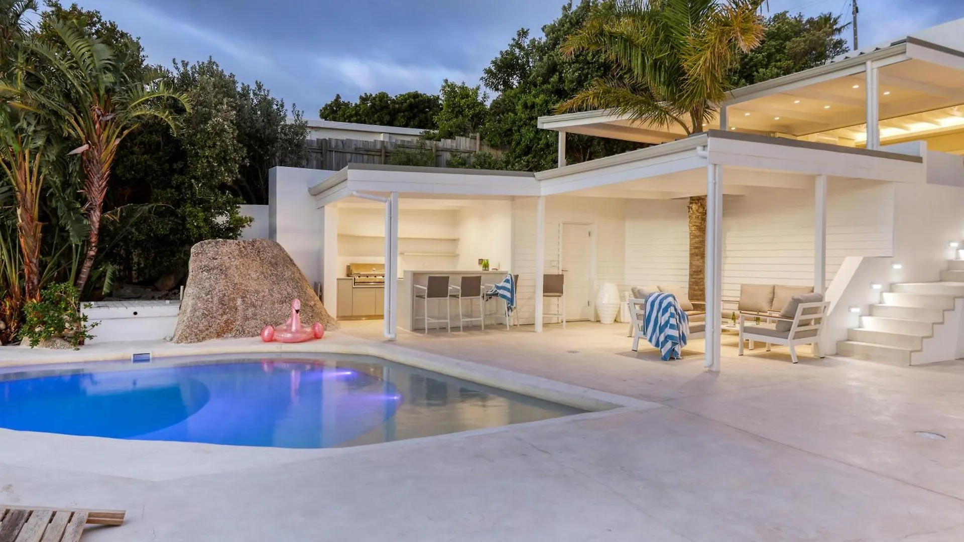 Two Views Villa - 8 Bedrooms, Camps Bay, Ocean Views, Pools Le Cap