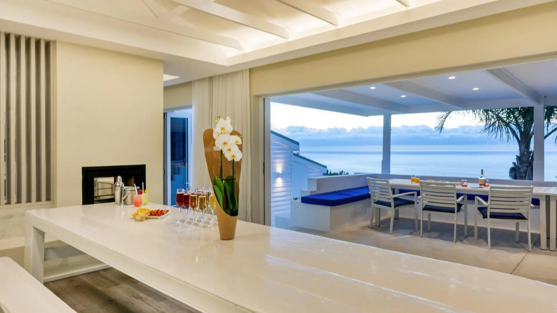 Two Views Villa - 8 Bedrooms, Camps Bay, Ocean Views, Pools Le Cap Afrique du Sud