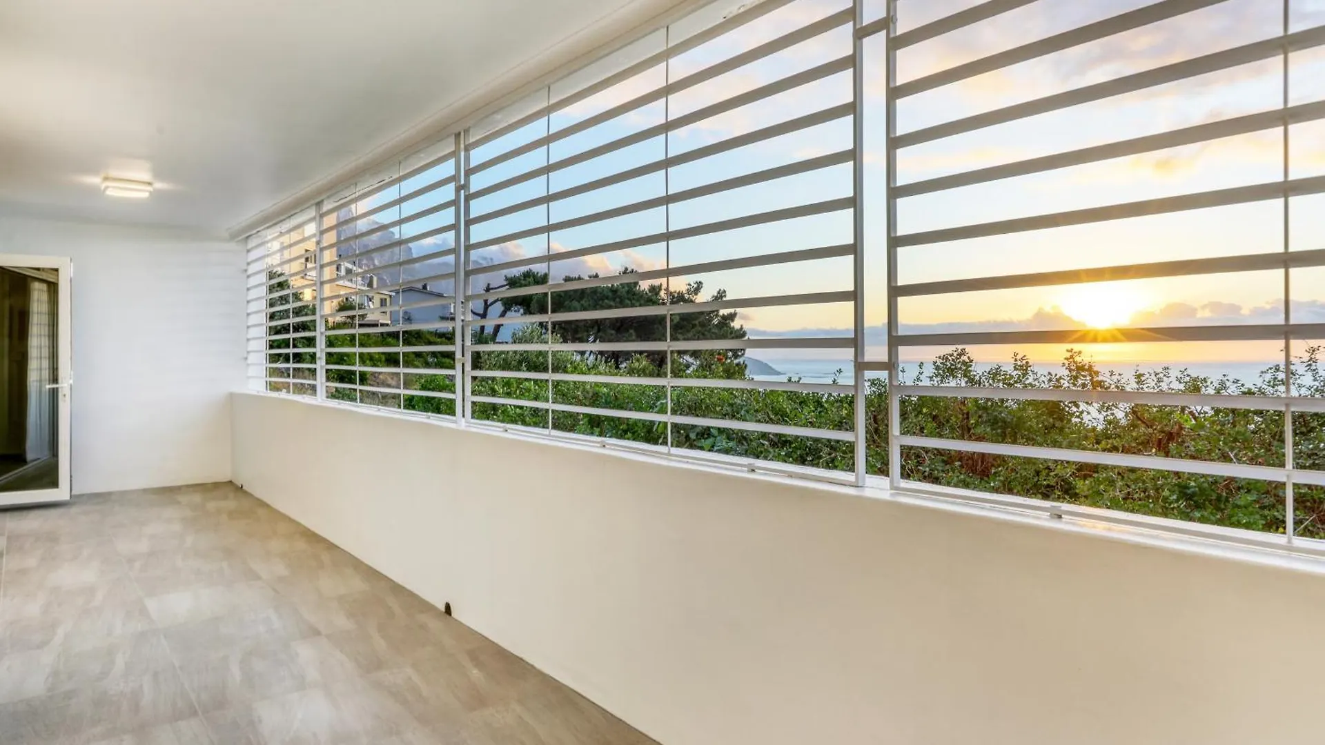 Two Views Villa - 8 Bedrooms, Camps Bay, Ocean Views, Pools Le Cap 0*,
