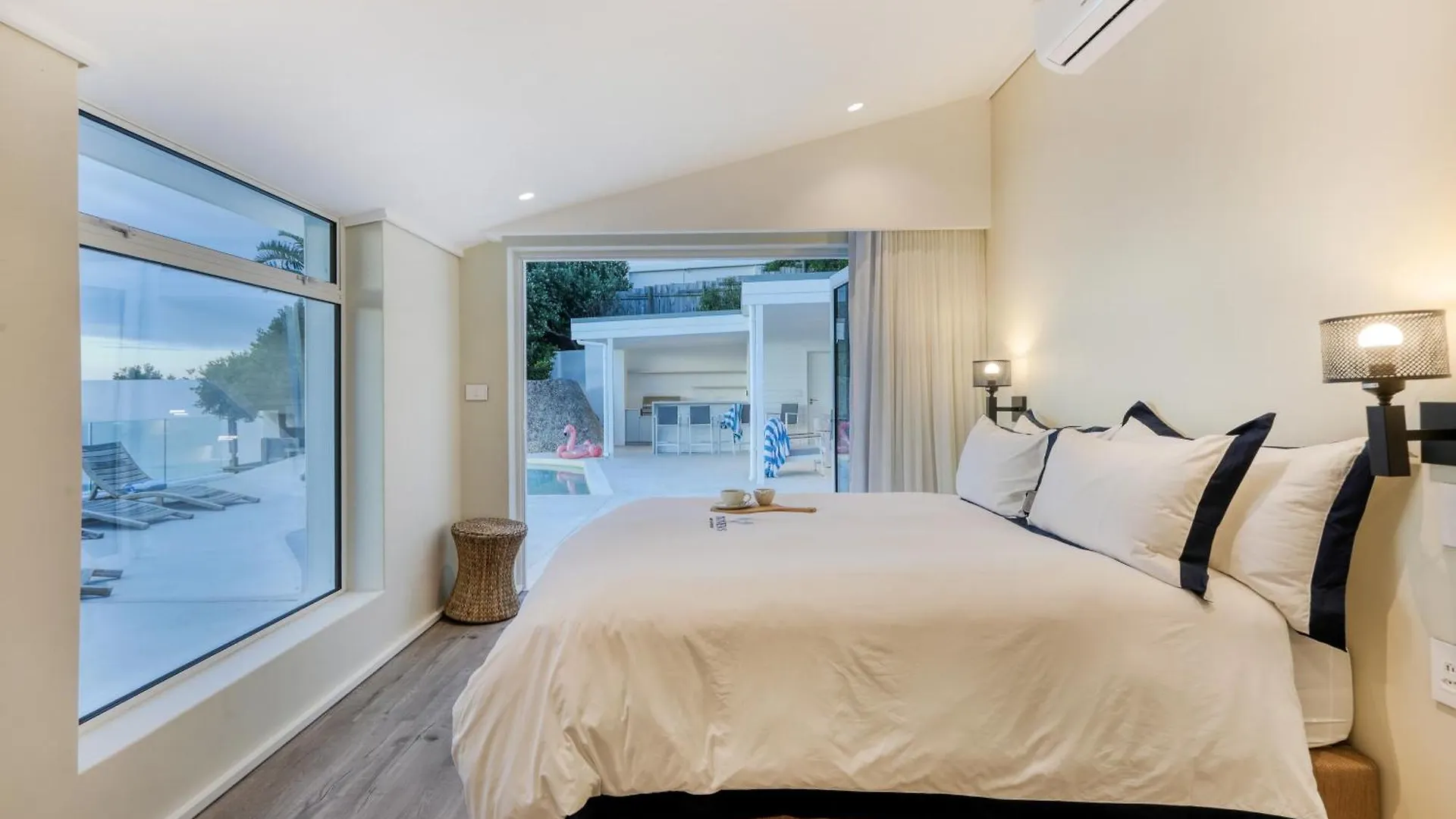 Two Views Villa - 8 Bedrooms, Camps Bay, Ocean Views, Pools Le Cap