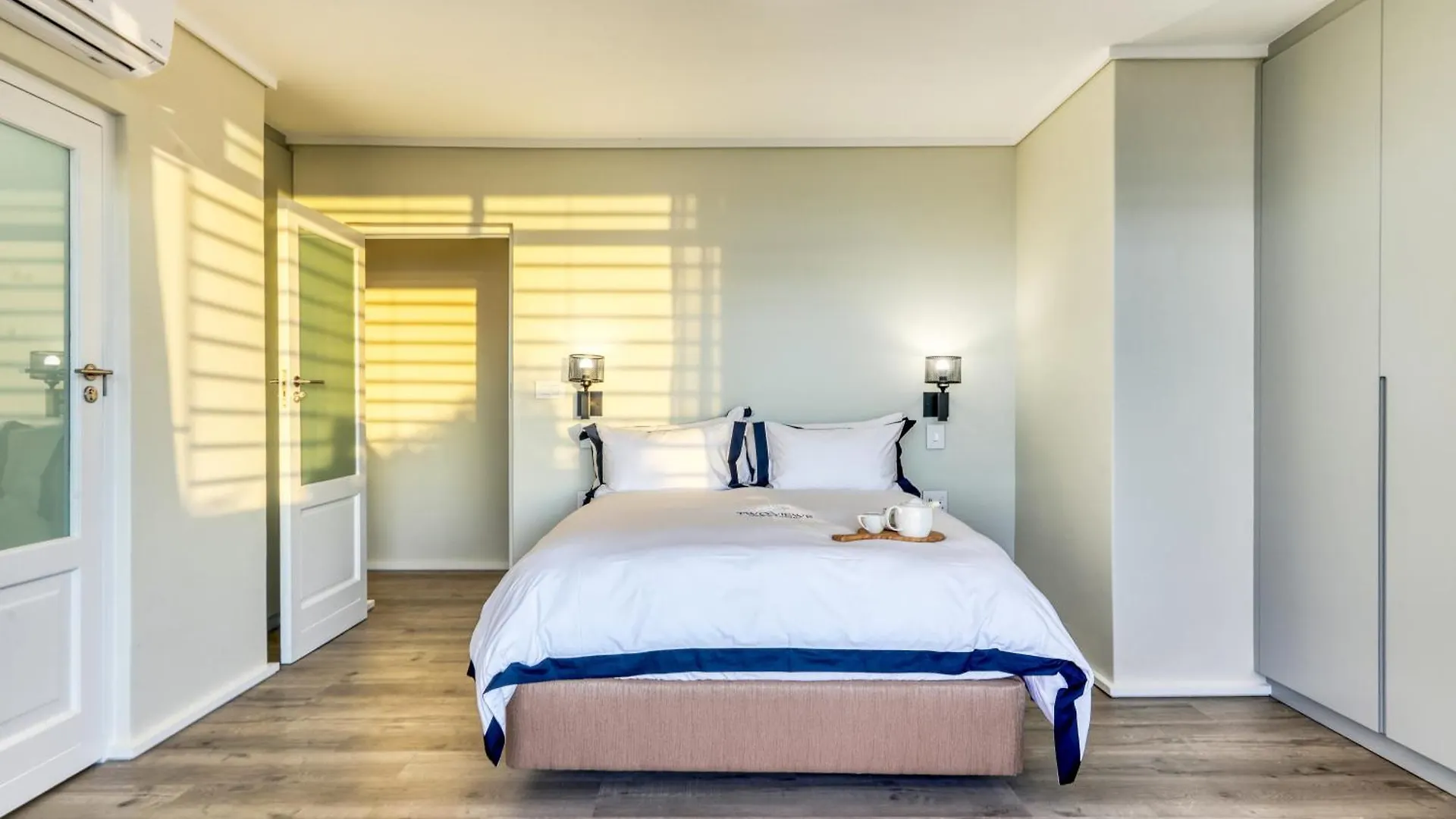 Two Views Villa - 8 Bedrooms, Camps Bay, Ocean Views, Pools Le Cap