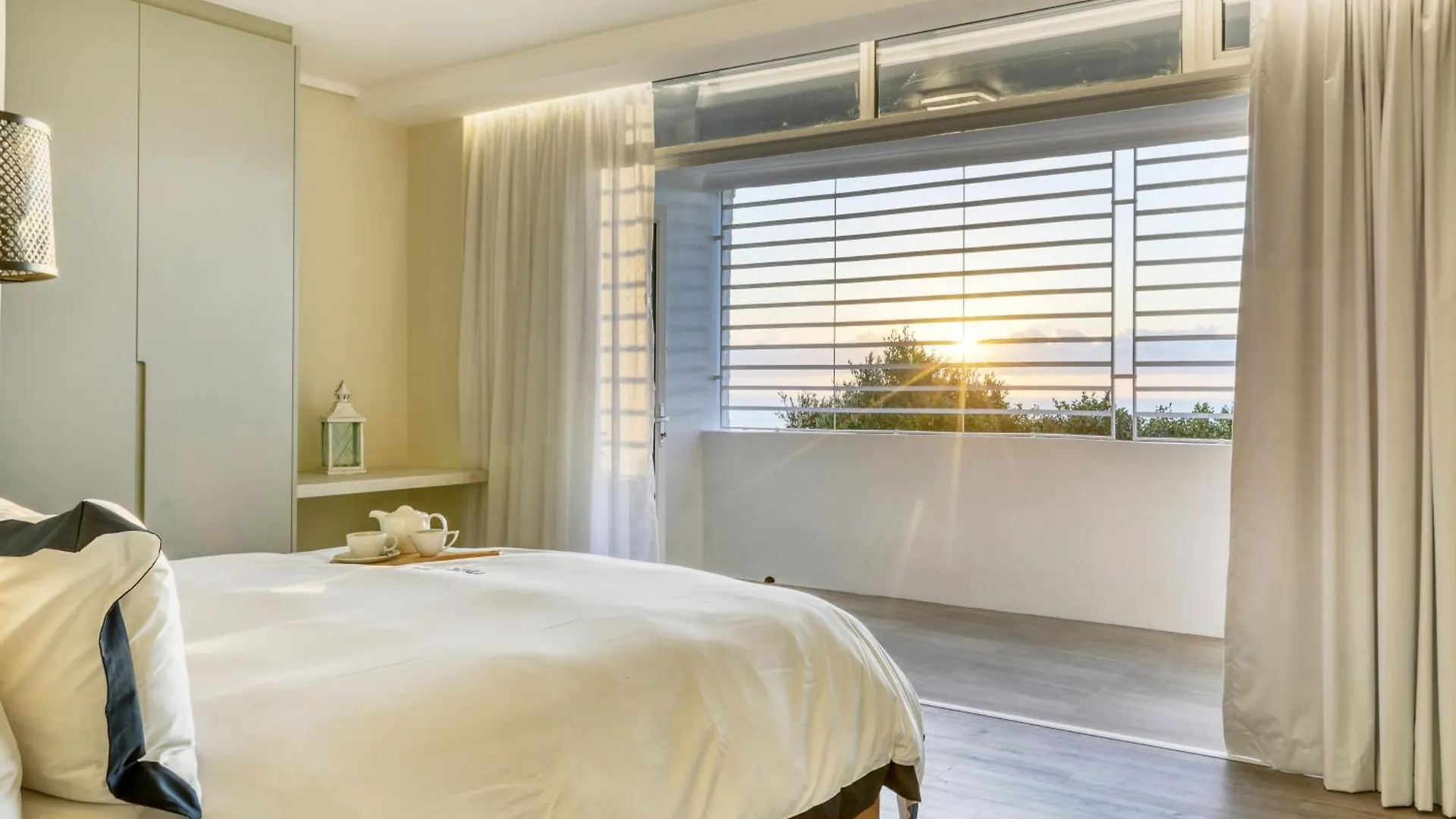 Two Views Villa - 8 Bedrooms, Camps Bay, Ocean Views, Pools Le Cap