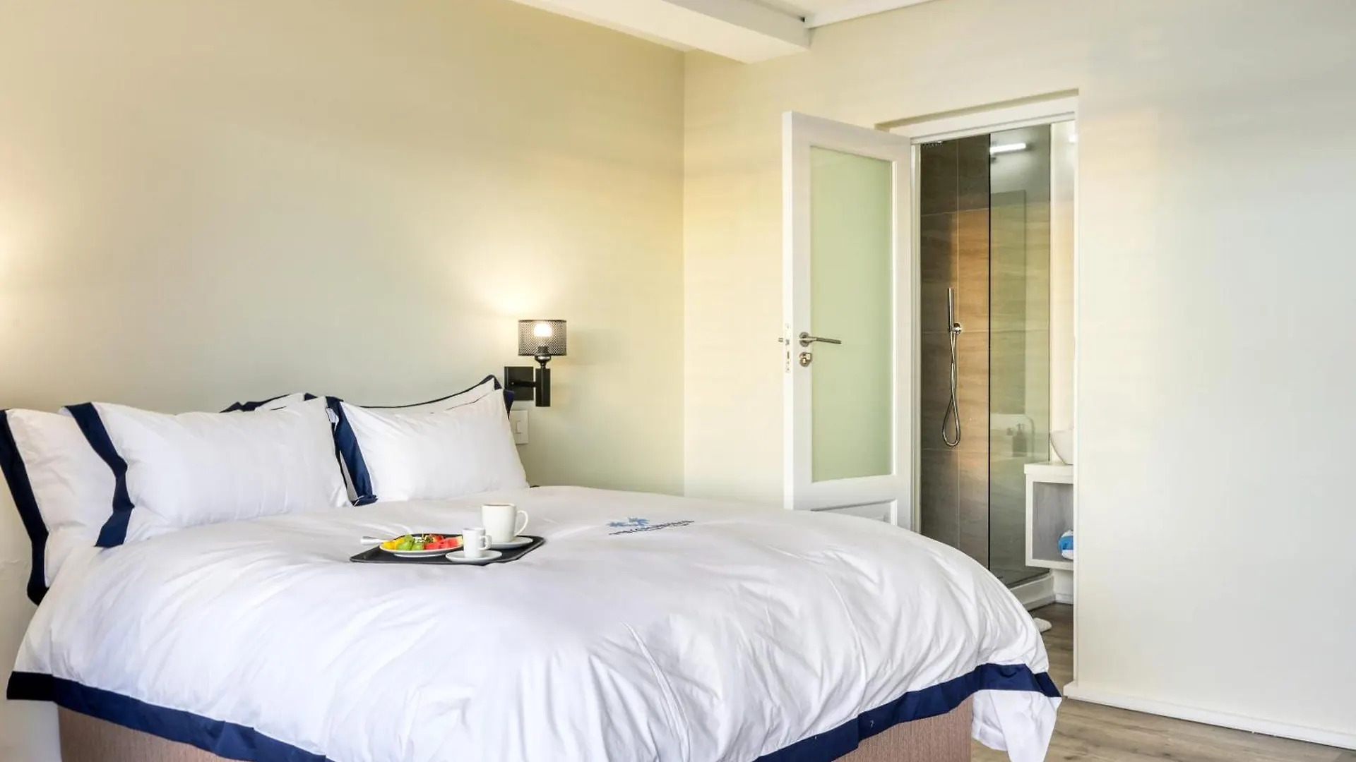 Two Views Villa - 8 Bedrooms, Camps Bay, Ocean Views, Pools Le Cap 0*,  Afrique du Sud